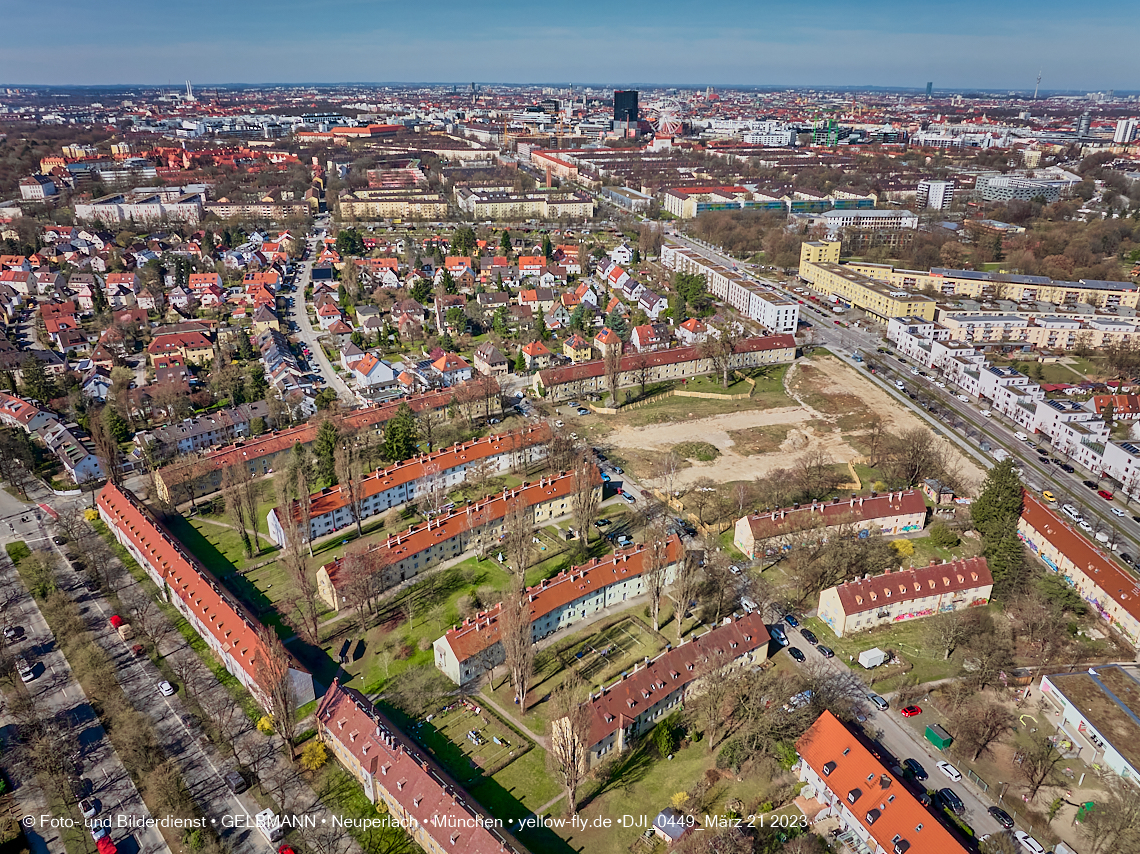 21.03.2023 - Luftbilder von der Baustelle Maikäfersiedlung in Berg am Laim